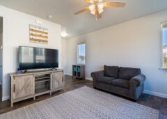 Двуместни дивани – компактно решение с голямо удобство